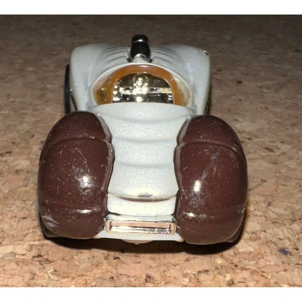 Hot Wheels Star Wars Leia Character Car 1:64 White Brown 2016 Good CLR70 Diecast